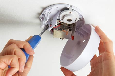 when to replace smoke alarms